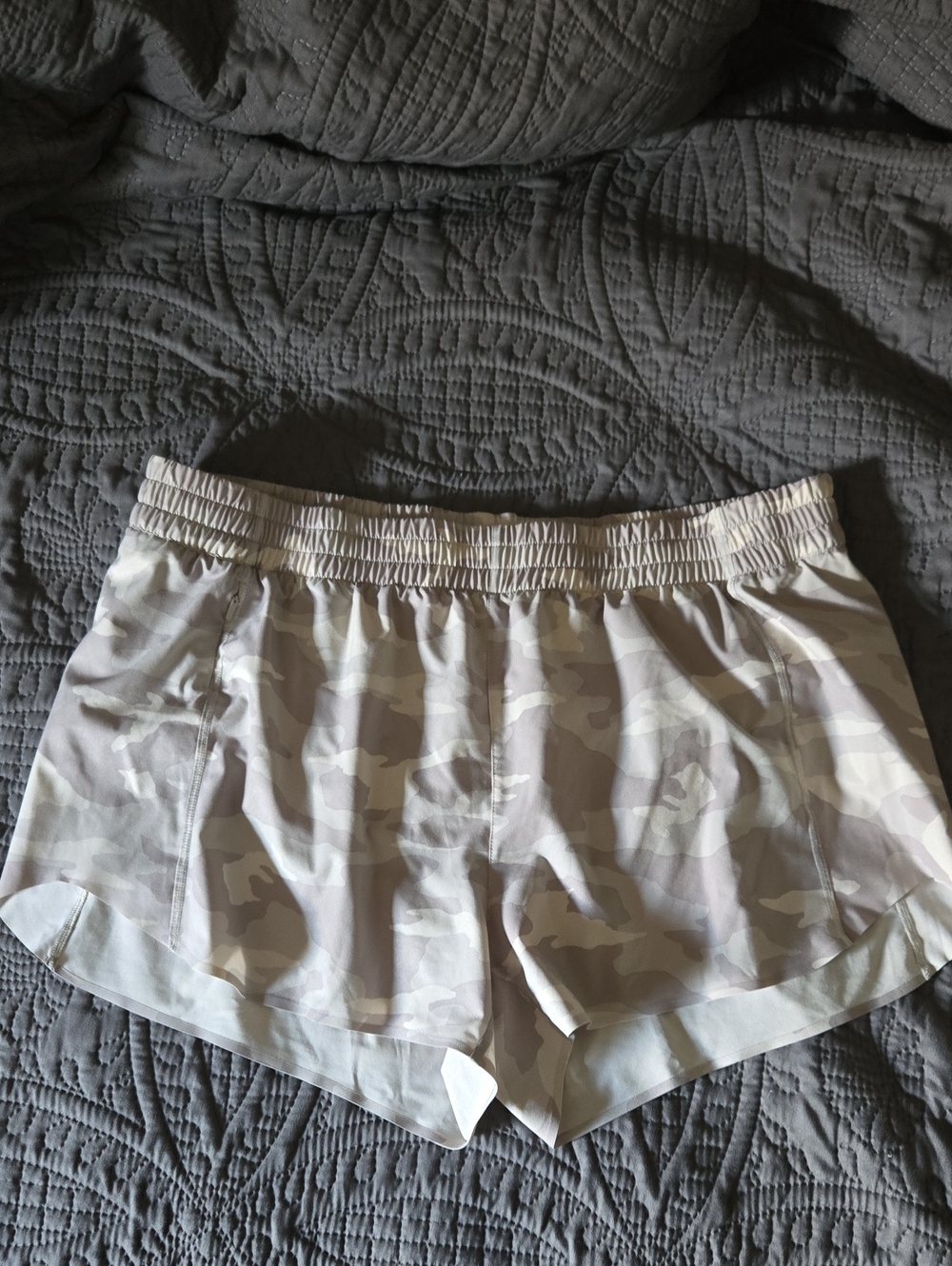 Athleta Light Taupe Camo Hustle 3" Shorts